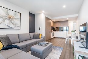 Impeccable 2-bed With Pool & Outdoor Dining