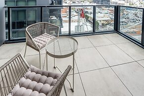 Impeccable 2-bed With Pool & Outdoor Dining