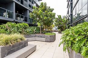 Impeccable 2-bed With Pool & Outdoor Dining