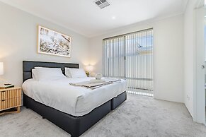 Bright & Airy 3-bed House Near Rockingham Beach