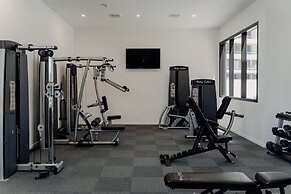 Cosy 1-bed With Pool, Gym ,parking