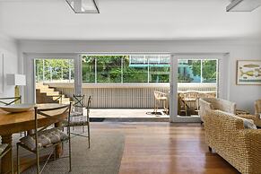 Poolside Stay - Close to Taronga Zoo & Luna Park