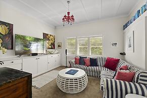 Poolside Stay - Close to Taronga Zoo & Luna Park
