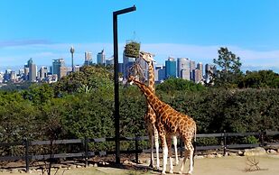 Poolside Stay - Close to Taronga Zoo & Luna Park