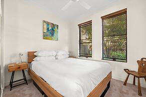 Elegant Stay in Balmain With Pool Access