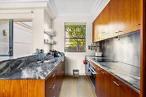 Elegant Stay in Balmain With Pool Access