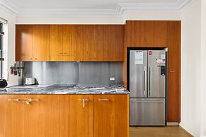 Elegant Stay in Balmain With Pool Access