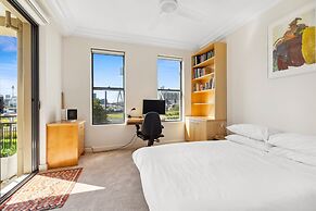 Elegant Stay in Balmain With Pool Access