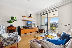 Elegant Stay in Balmain With Pool Access