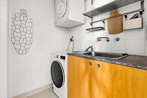 Elegant Stay in Balmain With Pool Access