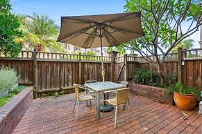 Elegant Stay in Balmain With Pool Access