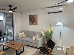 Vibrant 2-bed Apartment With Pool and Gym Access