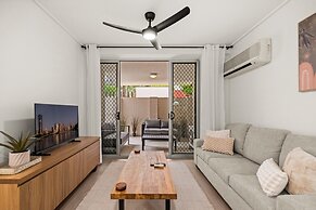 Vibrant 2-bed Apartment With Pool and Gym Access