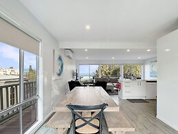 Oceanfront 4-bed Haven With BBQ & Alfresco Dining