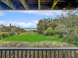 Oceanfront 4-bed Haven With BBQ & Alfresco Dining