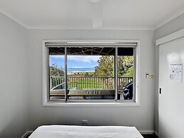 Oceanfront 4-bed Haven With BBQ & Alfresco Dining