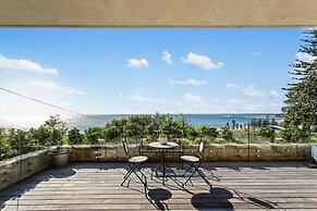 Ocean Views, Deck and Parking at Beach Apartment