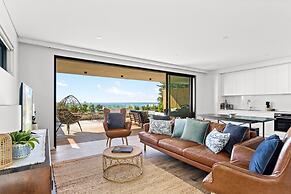 Ocean Views, Deck and Parking at Beach Apartment