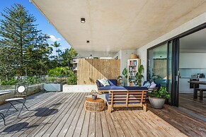 Ocean Views, Deck and Parking at Beach Apartment