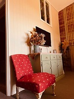 Charming 1-bed Farm Cabin With Wood Fire