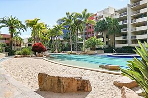 Inner-city 1-bed With Pool & Spa