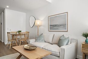 Bright Studio Stay in North Fremantle With Views