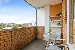 Bondi Studio Apartment With Pool & Rooftop Views
