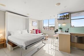 Bondi Studio Apartment With Pool & Rooftop Views