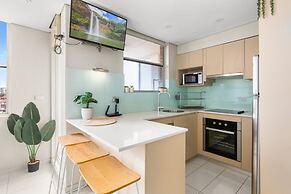 Bondi Studio Apartment With Pool & Rooftop Views