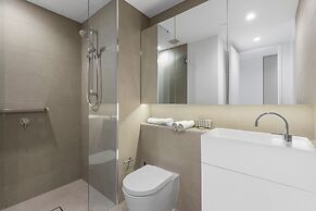 Impeccably Modern 1-bed With Incredible City Views