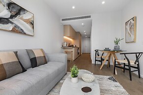 Impeccably Modern 1-bed With Incredible City Views