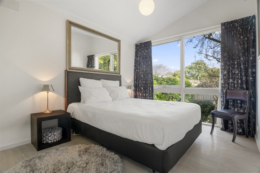 5-bed Haven With Pool Minutes From Beaches