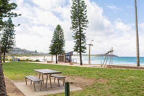 Madecomfy Trendy Apartment on Dee Why Beach