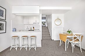 Stunning Ocean Views With Manly At Your Doorstep