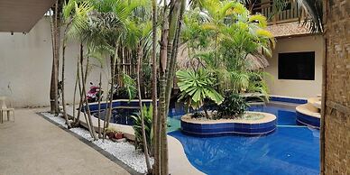 Birdwatchers Poolside Hotel Panglao