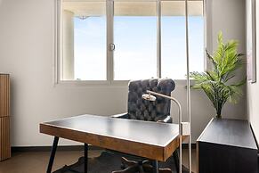 Elegant 1-bed by Riverside Park & Amenities