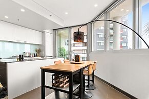 Elegant 1-bed by Riverside Park & Amenities