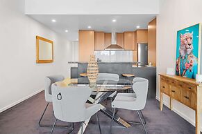 2-bed, 500m From The Beach With Pool, Gym & Sauna