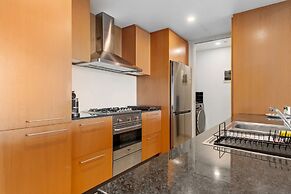 2-bed, 500m From The Beach With Pool, Gym & Sauna