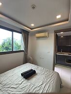 Luxurious Pattaya Apartment With Pool Access