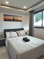 Luxurious Pattaya Apartment With Pool Access