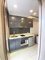 Luxurious Pattaya Apartment With Pool Access