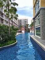 Luxurious Pattaya Apartment With Pool Access