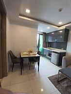 Luxurious Pattaya Apartment With Pool Access