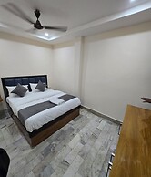 Rudra PGH - just near Temple & Ghats