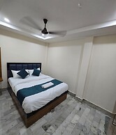 Rudra PGH - just near Temple & Ghats