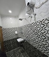 Rudra PGH - just near Temple & Ghats