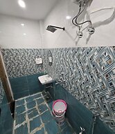 Rudra PGH - just near Temple & Ghats