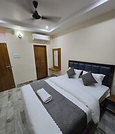 Rudra PGH - just near Temple & Ghats