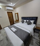 Rudra PGH - just near Temple & Ghats